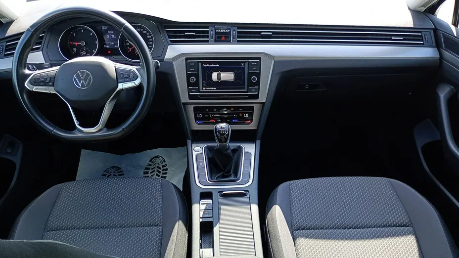 VOLKSWAGEN Passat -
