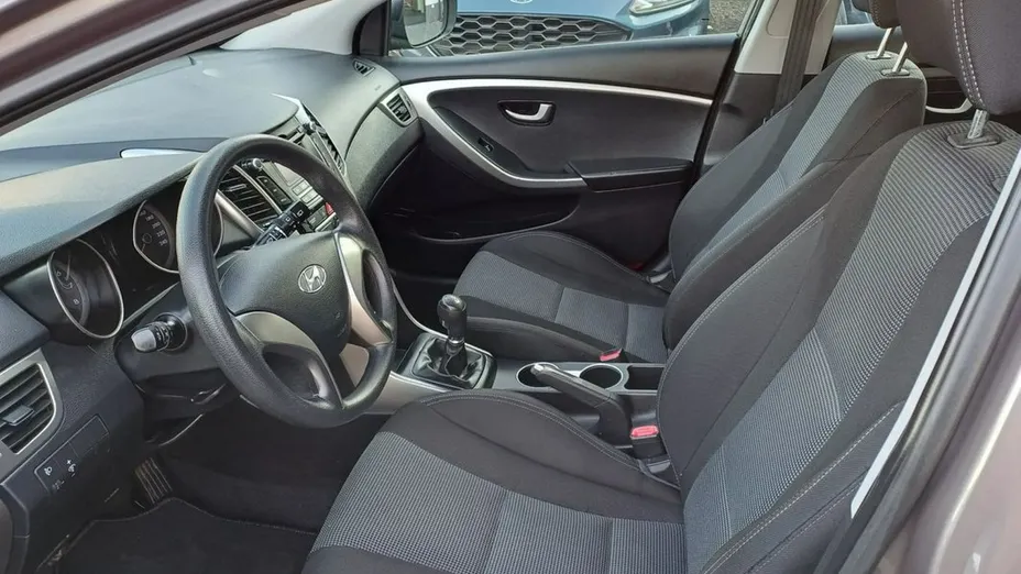 HYUNDAI i30 -