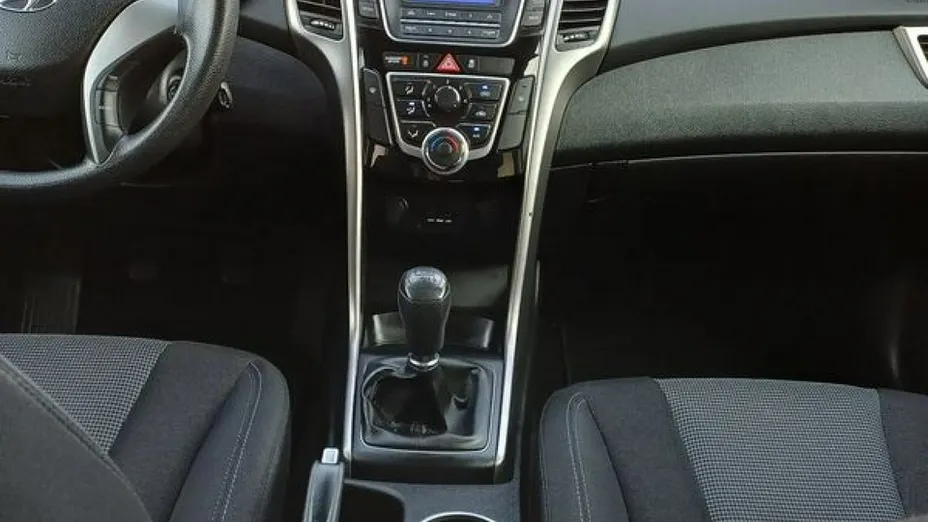 HYUNDAI i30 -