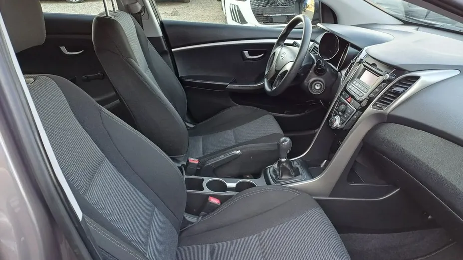 HYUNDAI i30 -