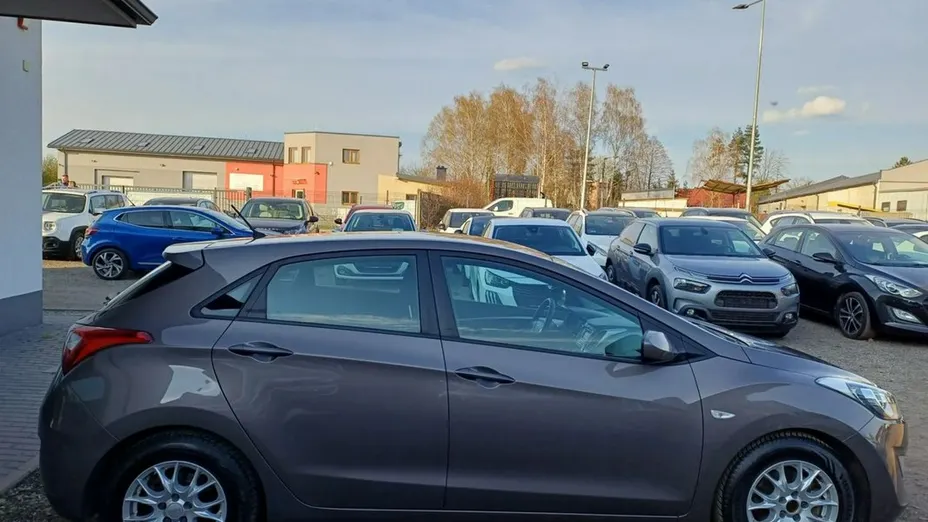 HYUNDAI i30 -