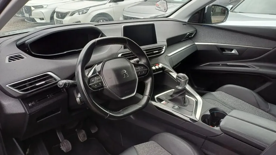 PEUGEOT 5008 -