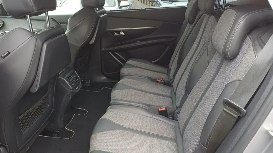 PEUGEOT 5008 -