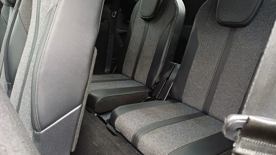 PEUGEOT 5008 -