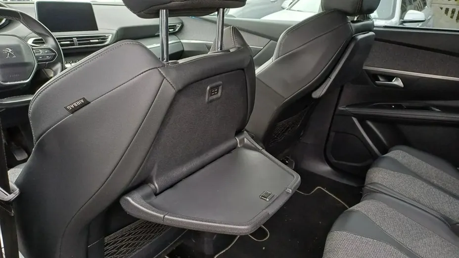 PEUGEOT 5008 -