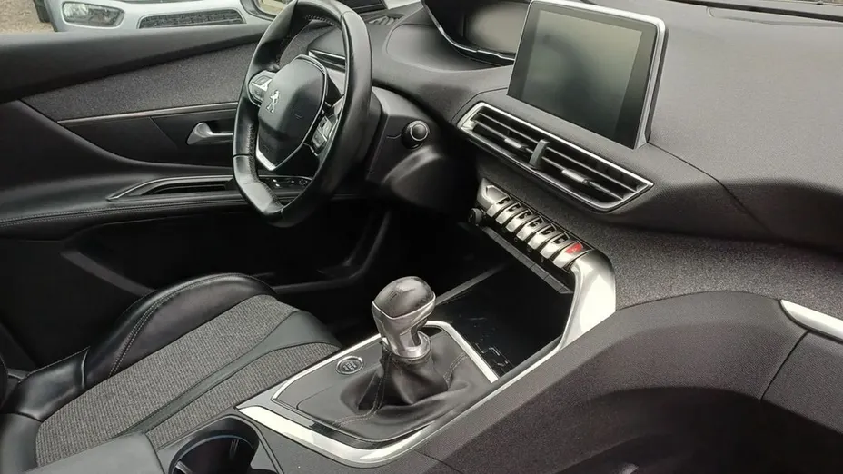 PEUGEOT 5008 -