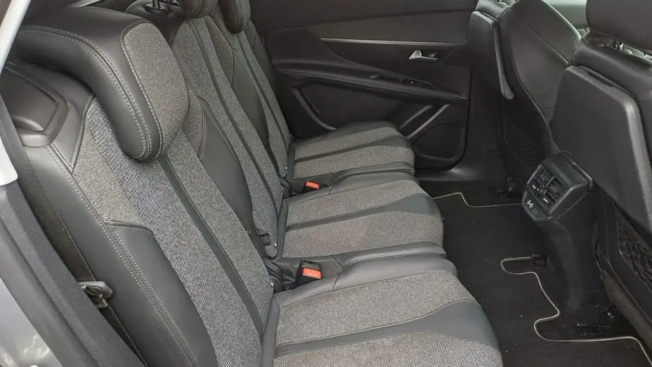 PEUGEOT 5008 -