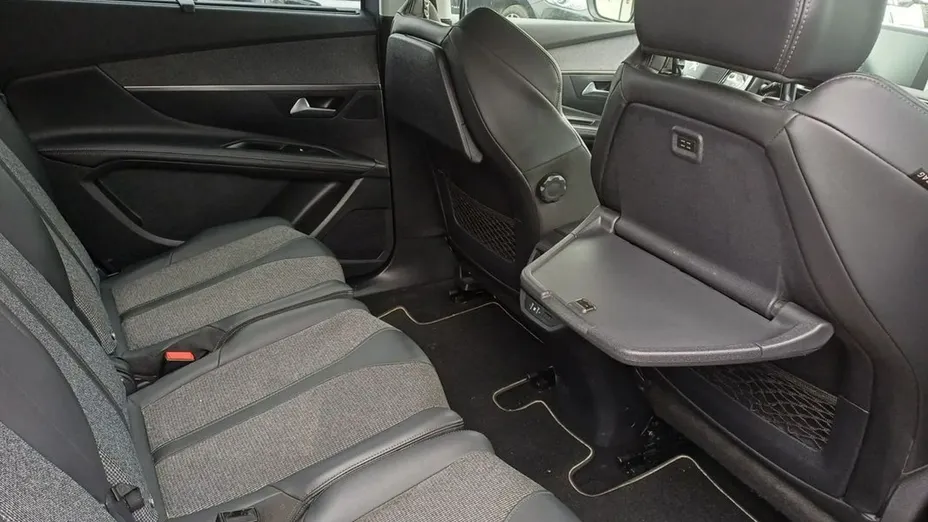 PEUGEOT 5008 -