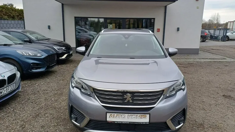 PEUGEOT 5008 -