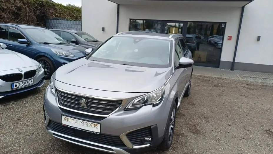 PEUGEOT 5008 -