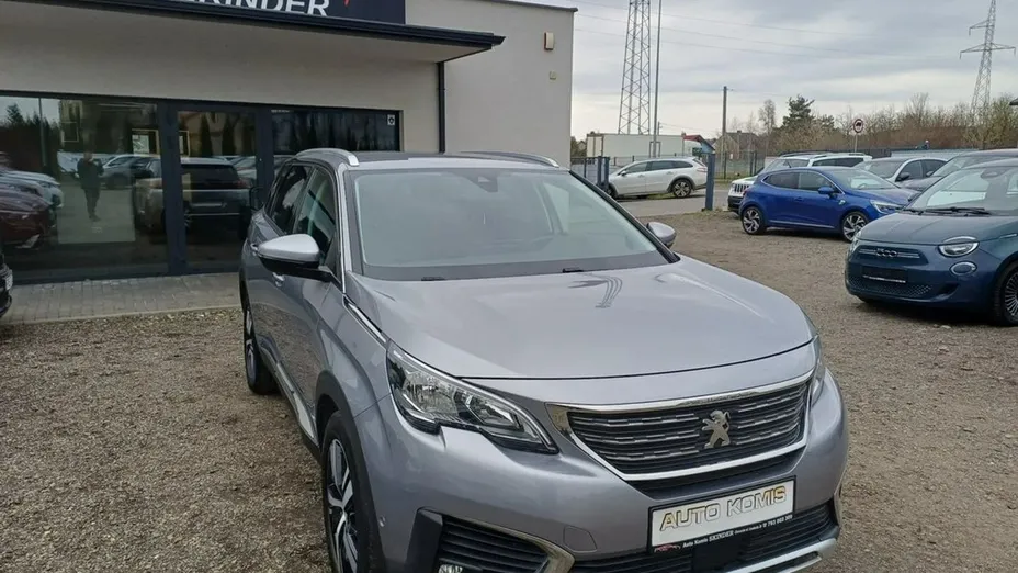 PEUGEOT 5008 -