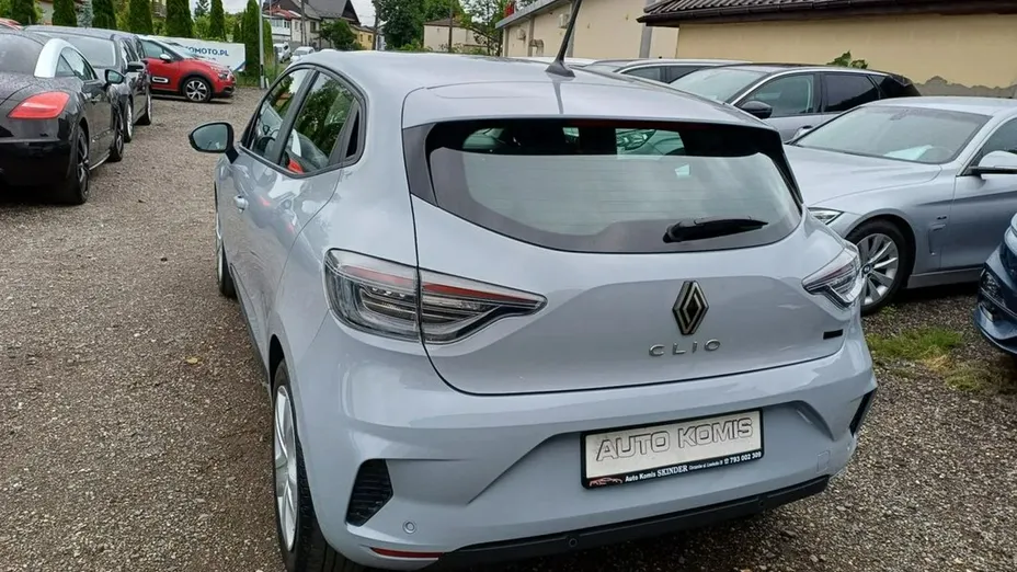 RENAULT Clio -