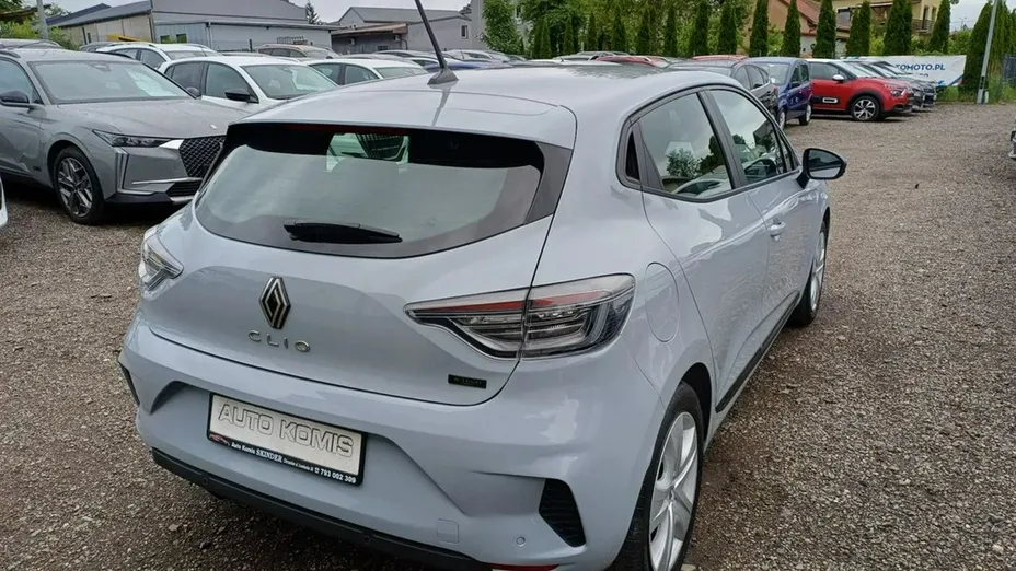 RENAULT Clio -