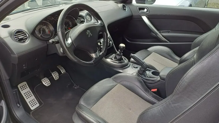 PEUGEOT RCZ -