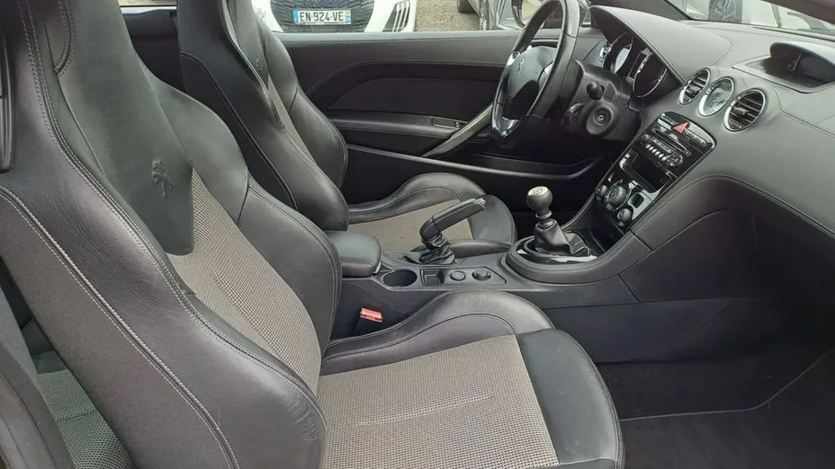 PEUGEOT RCZ -