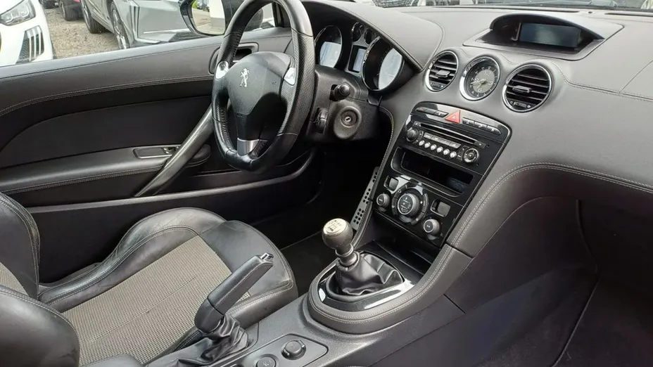 PEUGEOT RCZ -