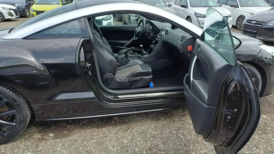 PEUGEOT RCZ -