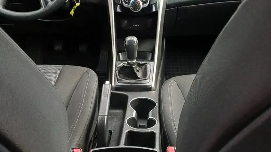HYUNDAI i30 -