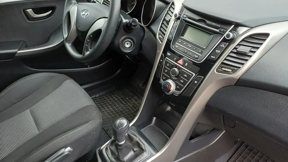 HYUNDAI i30 -