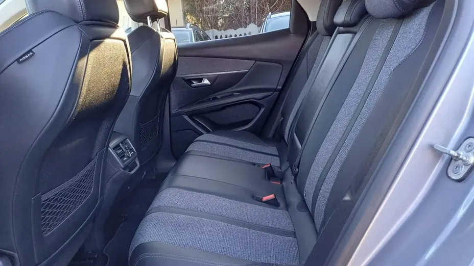 PEUGEOT 3008 -