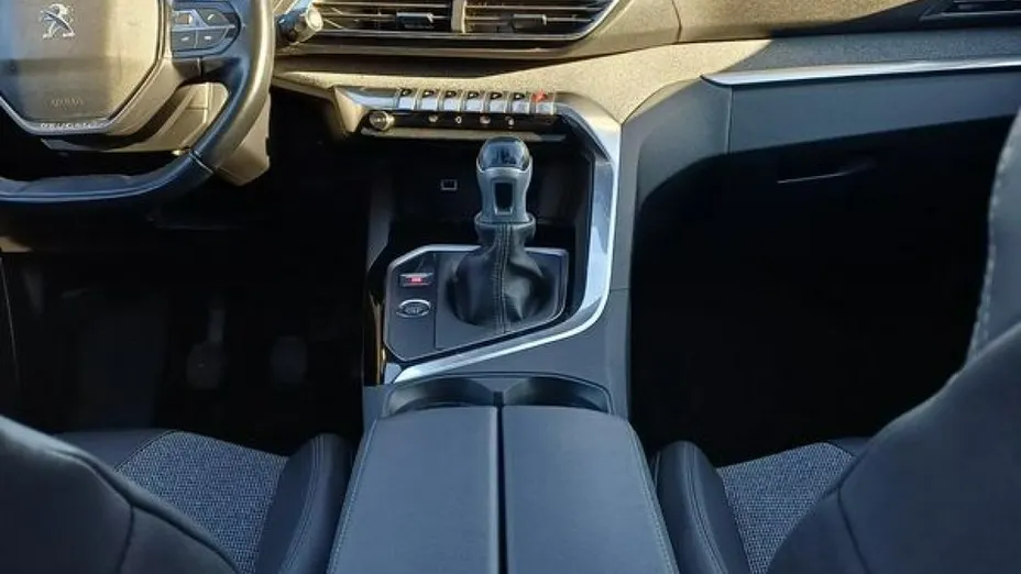 PEUGEOT 3008 -