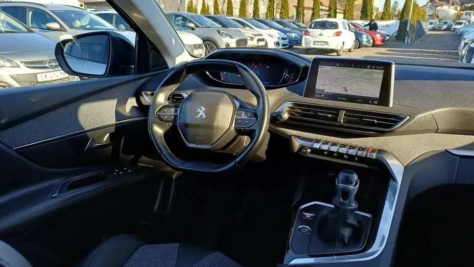 PEUGEOT 3008 -