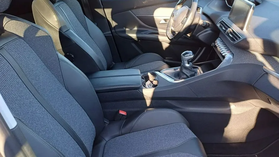 PEUGEOT 3008 -