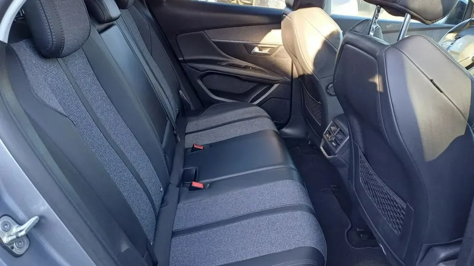 PEUGEOT 3008 -