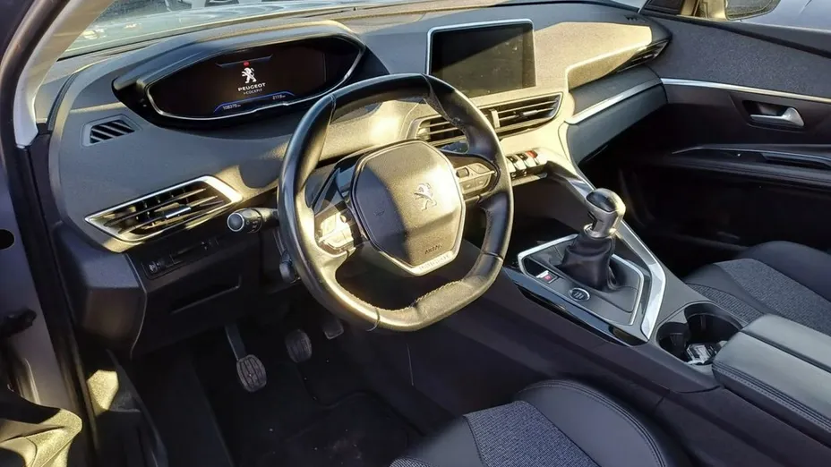PEUGEOT 3008 -