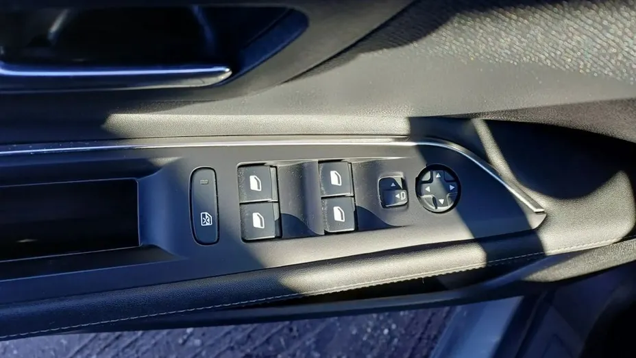 PEUGEOT 3008 -
