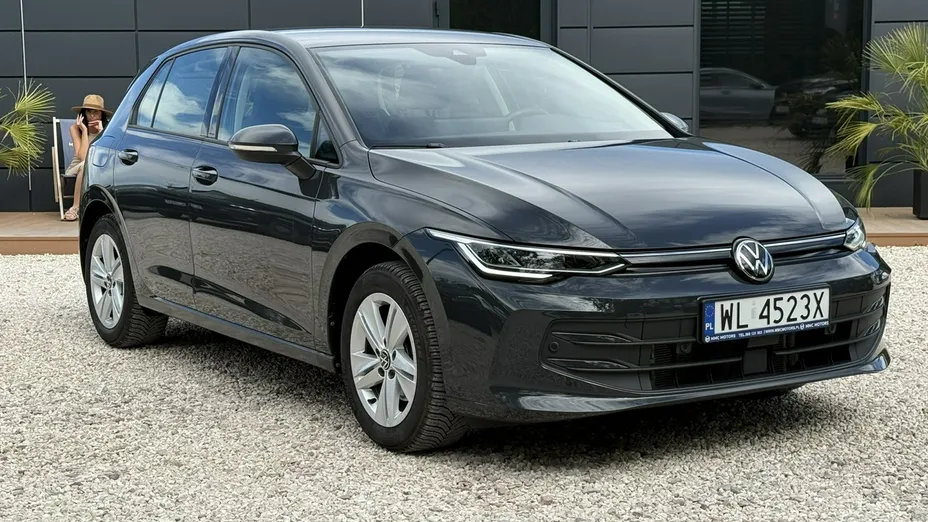VOLKSWAGEN Golf -