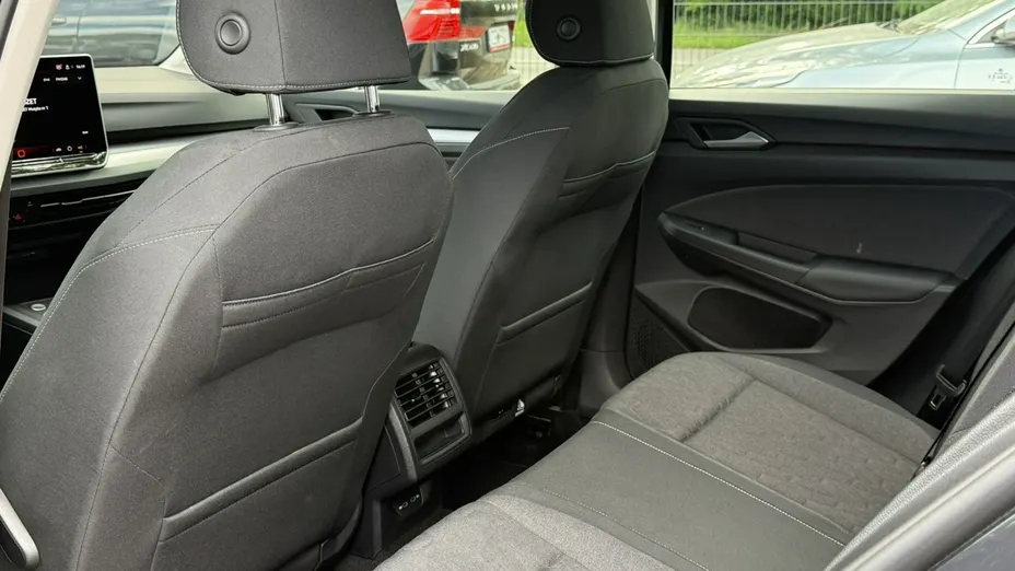 VOLKSWAGEN Golf -