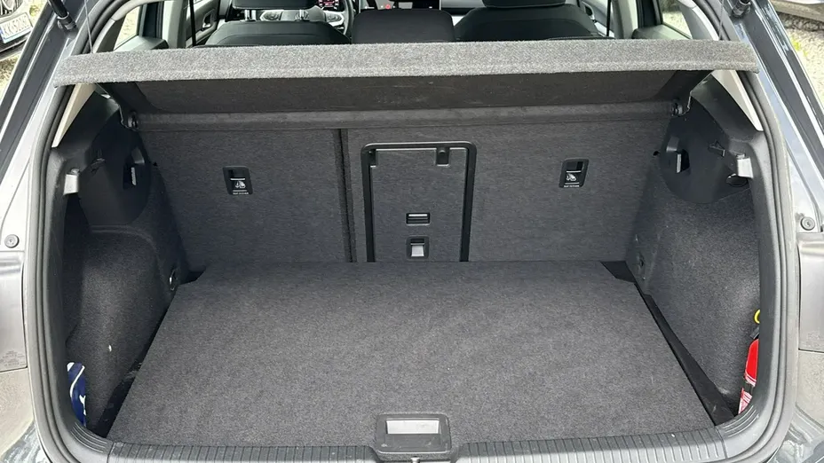 VOLKSWAGEN Golf -