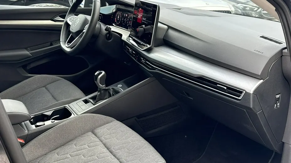 VOLKSWAGEN Golf -