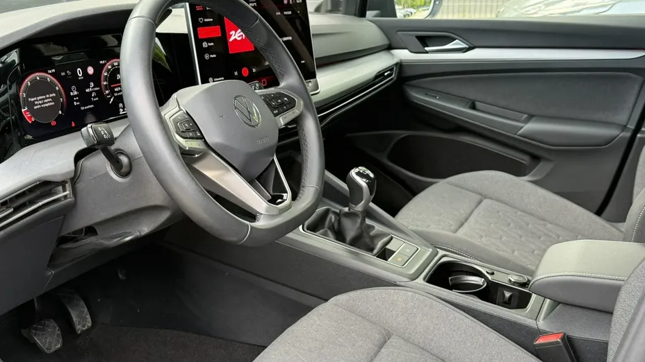 VOLKSWAGEN Golf -