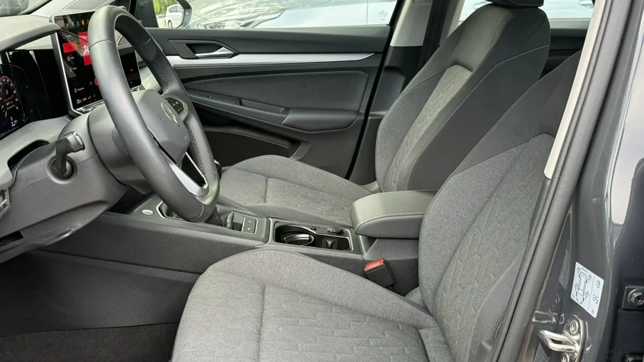 VOLKSWAGEN Golf -