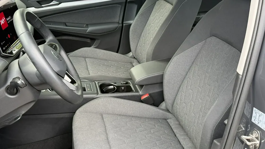 VOLKSWAGEN Golf -