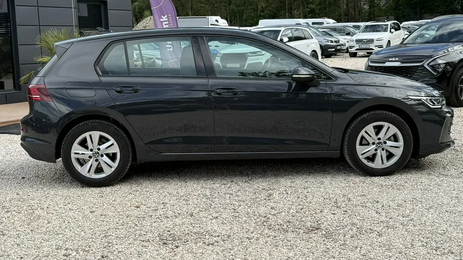 VOLKSWAGEN Golf -