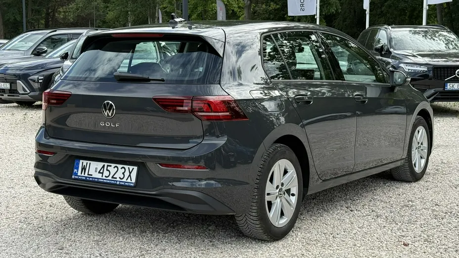 VOLKSWAGEN Golf -