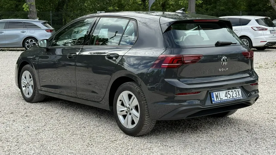 VOLKSWAGEN Golf -