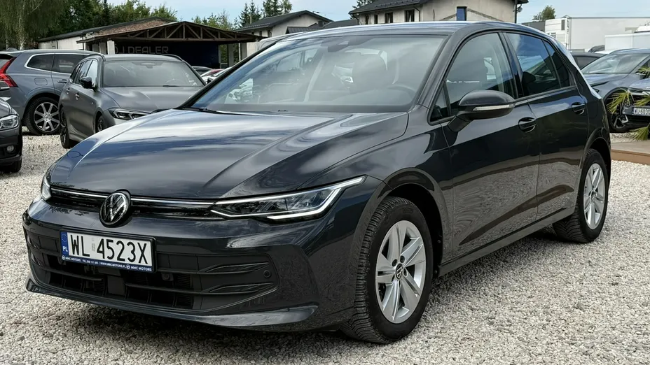 VOLKSWAGEN Golf -