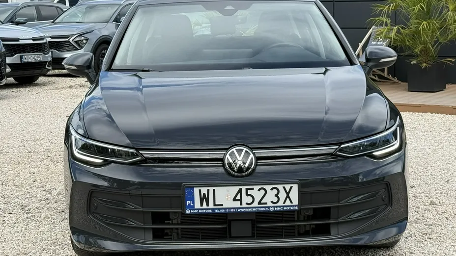 VOLKSWAGEN Golf -