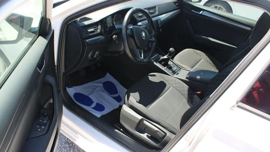 SKODA Superb -
