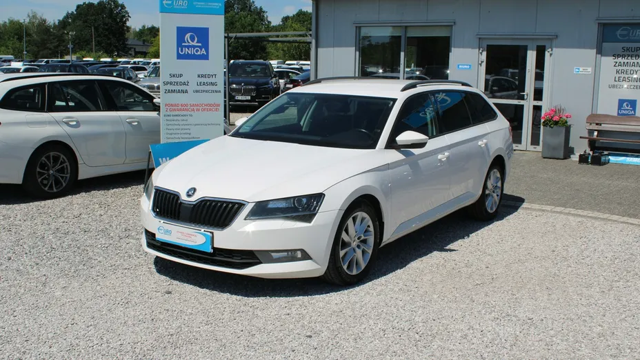 SKODA Superb -