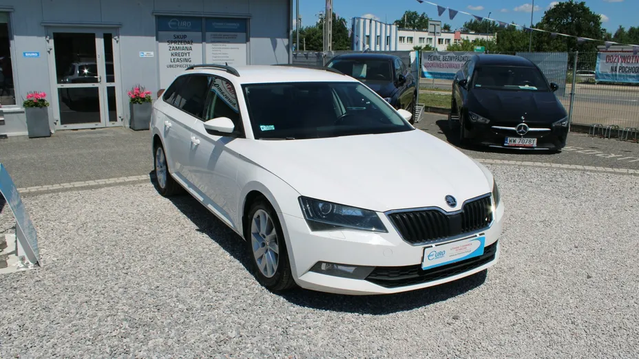 SKODA Superb -