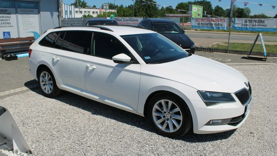 SKODA Superb -