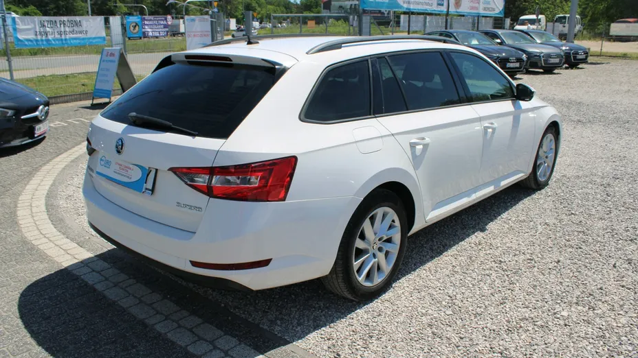SKODA Superb -