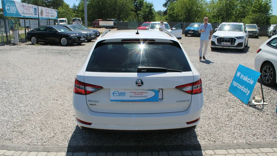 SKODA Superb -