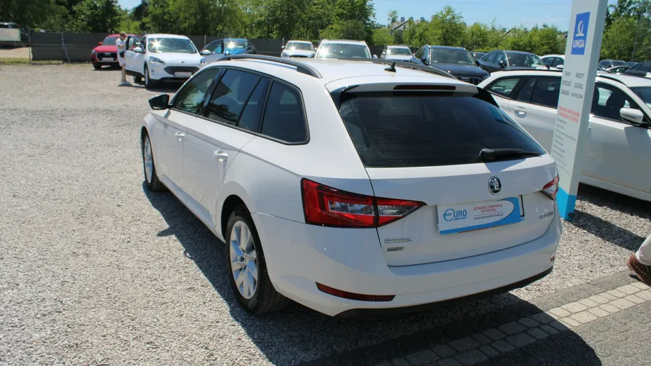 SKODA Superb -