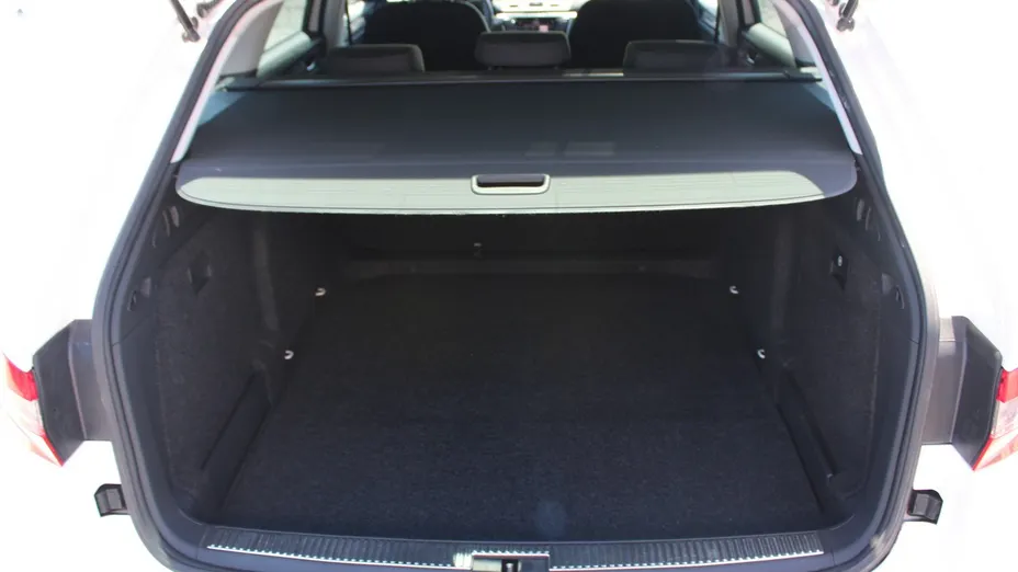 SKODA Superb -